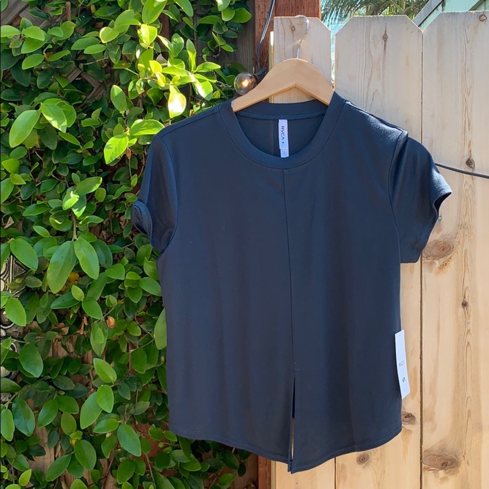 🆕 NWT RVCA TOP Medium